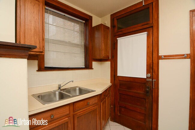 Foto del edificio - 2909 N Lockwood Ave