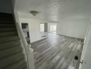 Building Photo - 5265 Captains Ct