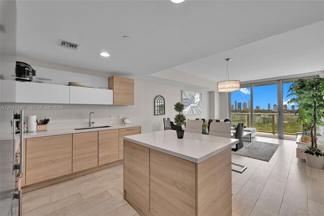 Building Photo - 16385 Biscayne Blvd