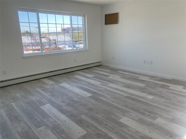 Building Photo - 62-52 Hillmeyer Rd