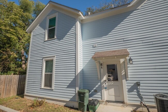 Building Photo - 756 S Locust Ave