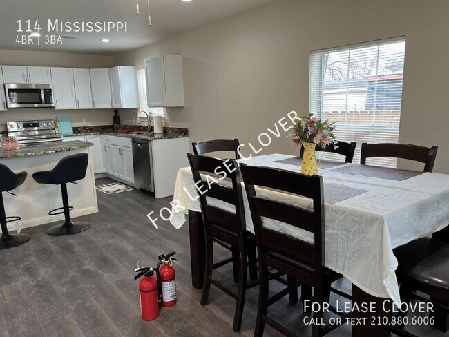 Building Photo - Denver Heights ****Half Off First Months R...