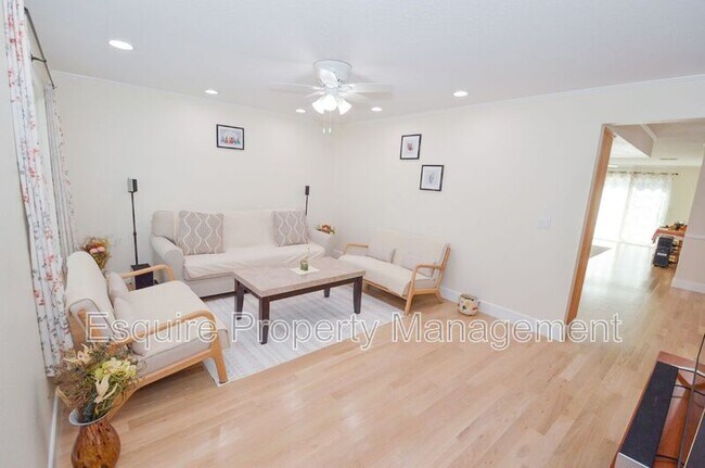 Foto del edificio - 279 Maple Rd