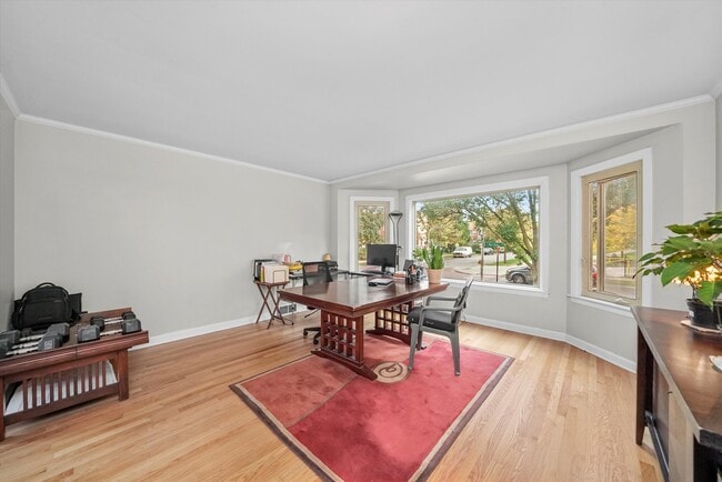 Foto del edificio - 5400 W Berteau Ave