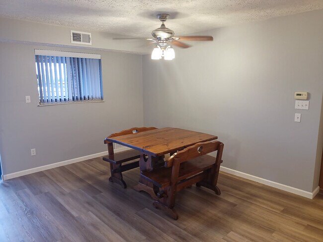 Sala de estar - 1203 Dutilh Rd