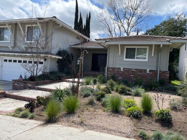 Building Photo - 5515 Lake Lindero Dr
