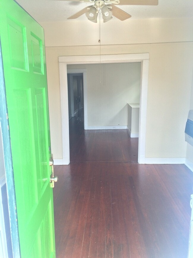 Building Photo - 2BD/1BA, Off Street Parking!