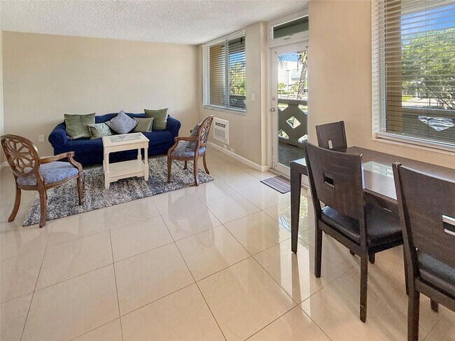 Foto del edificio - 2400 NE 9th St