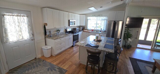 Foto del edificio - 1715 Pebble Beach Ln