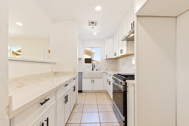 Building Photo - 13725 Nahum Dr