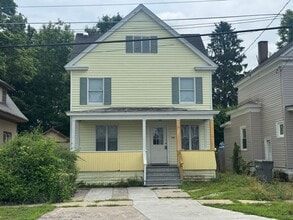 Building Photo - 626 Chatham St