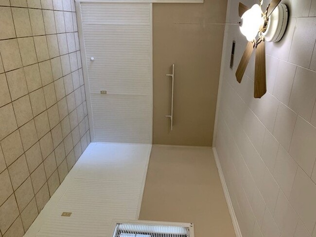 Building Photo - 1 Bedroom Duplex located in Historic Valdo...