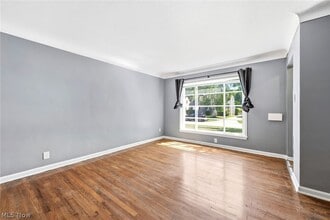 Building Photo - 988 Glenside Ave