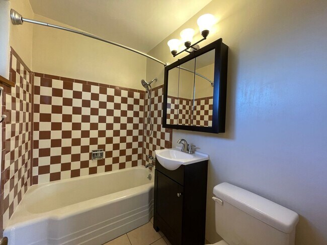 Building Photo - 512 Camino Solano