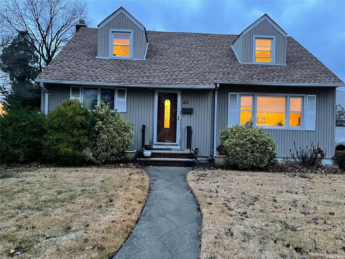 42 Milburn Rd, Valley Stream, NY 11580 House for Rent in Valley
