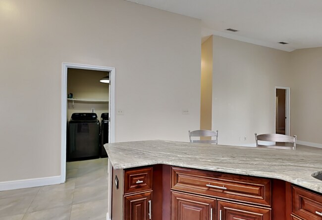 Building Photo - 276 Frances Ave