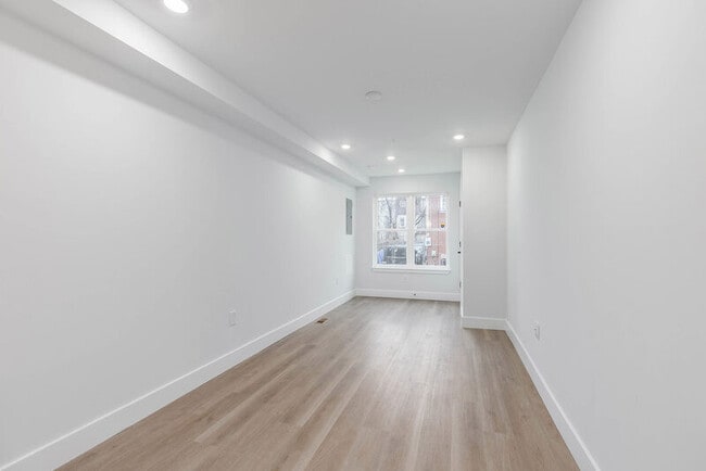 Foto del edificio - 2057 E Rush St