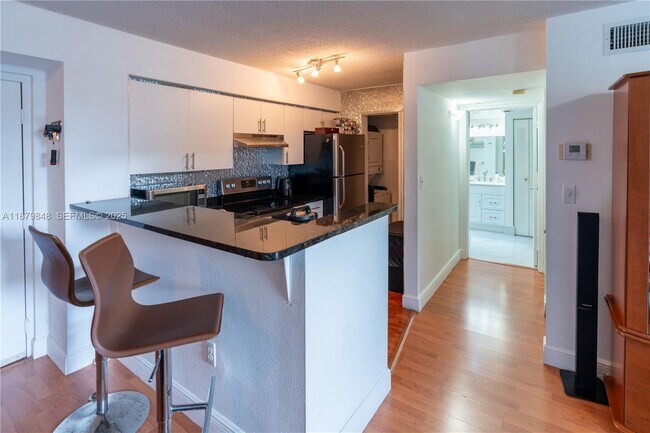 Foto del edificio - 4360 NW 107th Ave