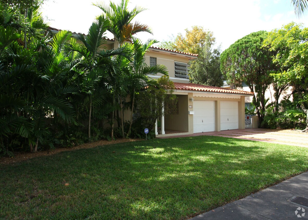 Building Photo - 118 Sidonia Ave
