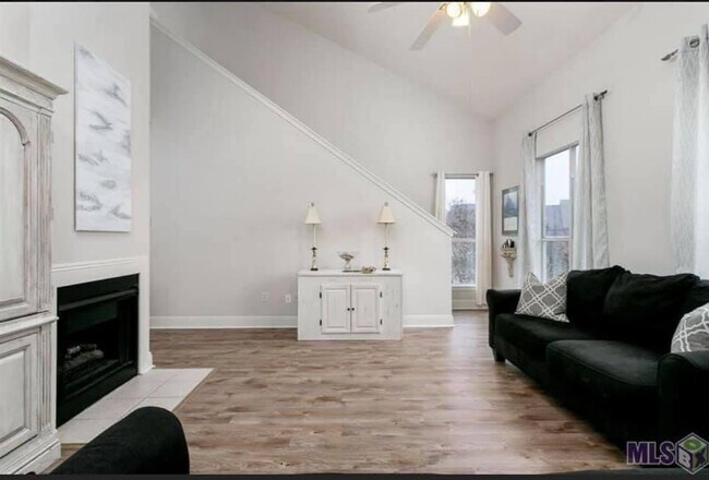 Living Room - 5155 Etta St