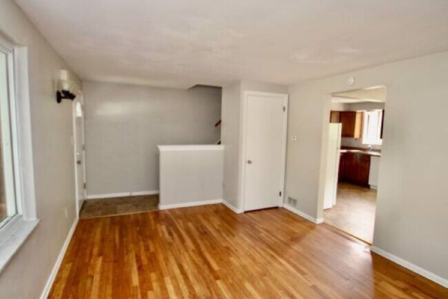 Building Photo - 161 Bale Dr