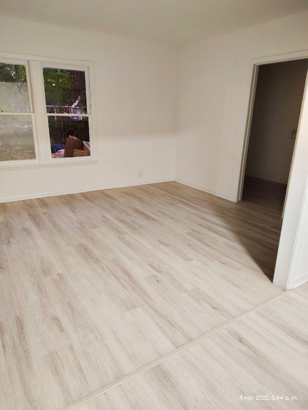 Photo - 130 E Witcher Ln House