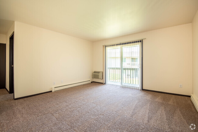 1BR, 1BA - 700SF - Canterbury Court