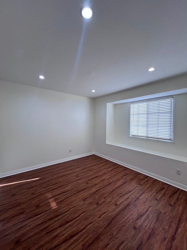 Building Photo - 1117 Clarion Dr