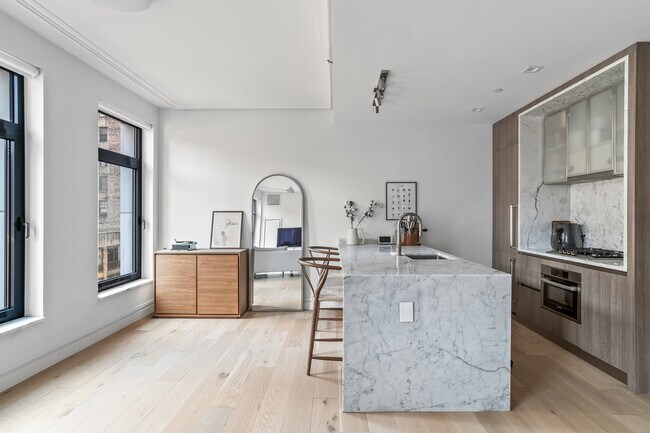 Building Photo - 181 E 28th St