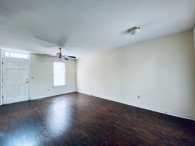 Building Photo - 106 Planters Row