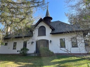 Building Photo - 12 Pine Hill Rd