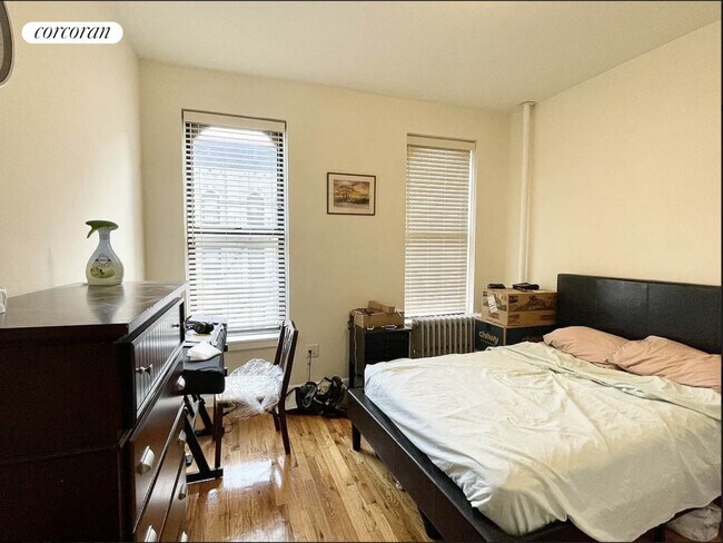 Foto del edificio - 230 E 25th St