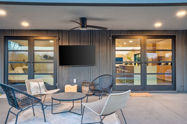 Building Photo - Modern Home w/ Heated Pool