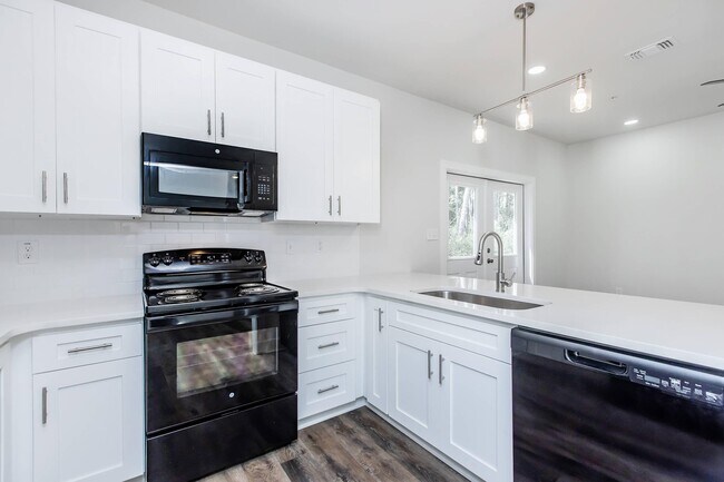 Foto del edificio - 12101 Turnberry Ave