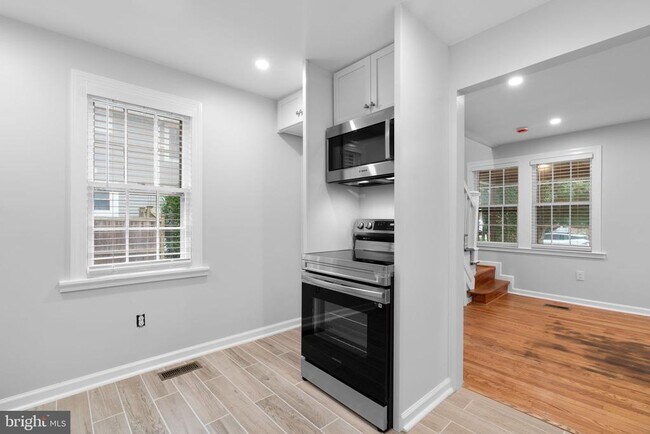 Foto del edificio - 715 Anderson Ave