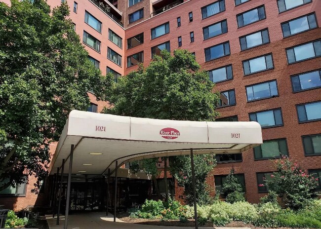 Foto del edificio - 1021 Arlington Blvd