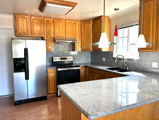 Building Photo - 4433 Vanderbilt Dr