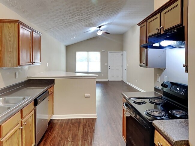 Foto del edificio - One Month Free! Nice 3 Bedroom Home locate...