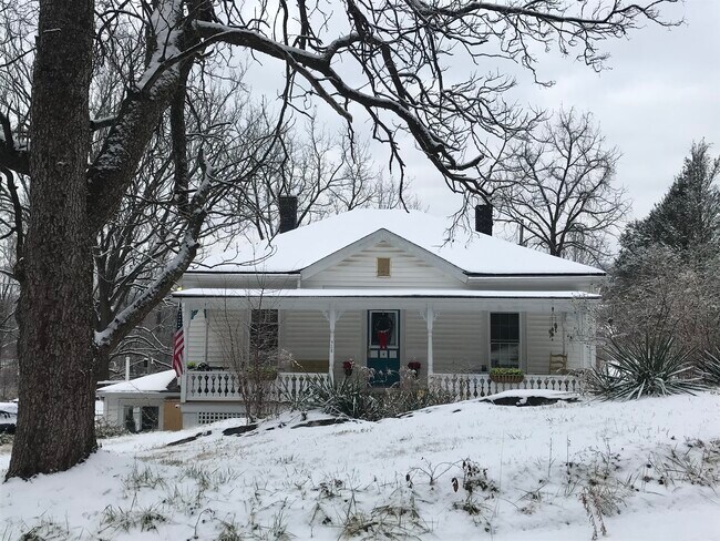 Building Photo - 928 Rockway St