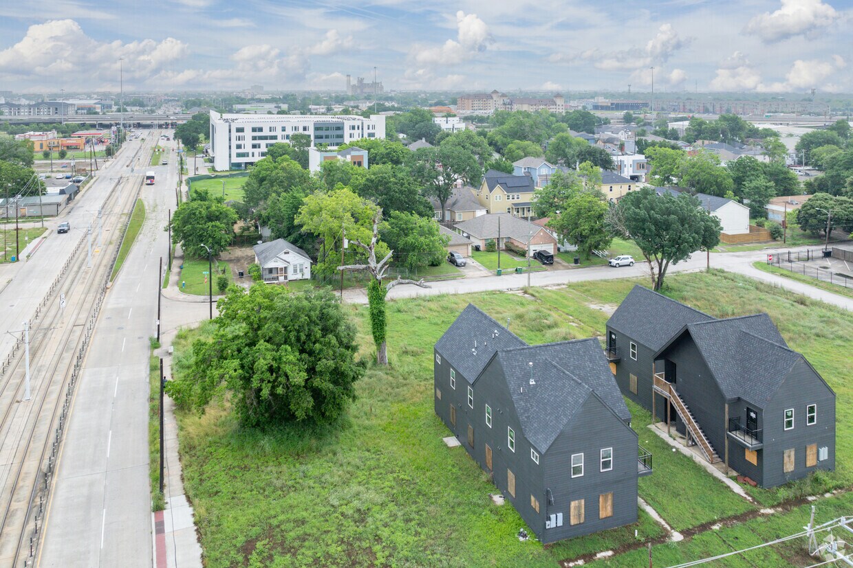 3517 Tuam St - The Lodges