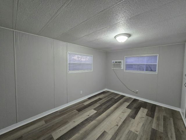 Foto del edificio - 4943 E Hillsborough Ave