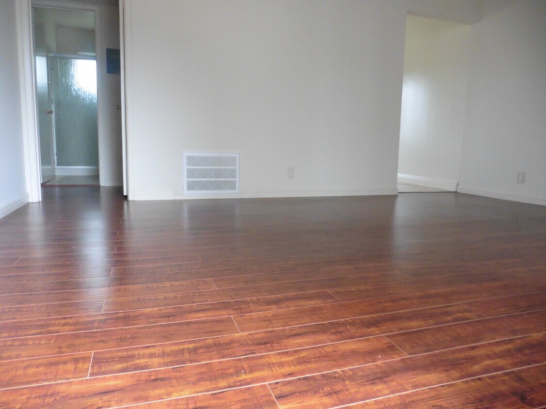 Primary Photo - 141 Towne Terrace