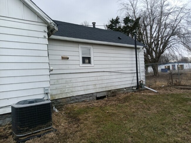 Foto del edificio - 313 S Dye St