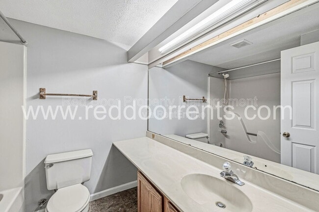 Foto del edificio - 8029 Cardinal Cove W