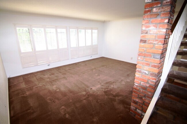 Foto del edificio - LA PALMA  4BR/2.5BA HOME IN HIGHLY SOUGHT ...