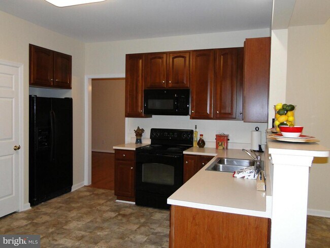Building Photo - 103 Maple Ridge Way