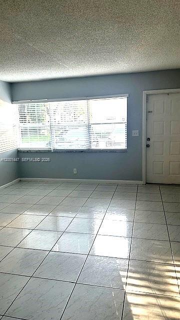 Foto del edificio - 10176 Twin Lakes Dr