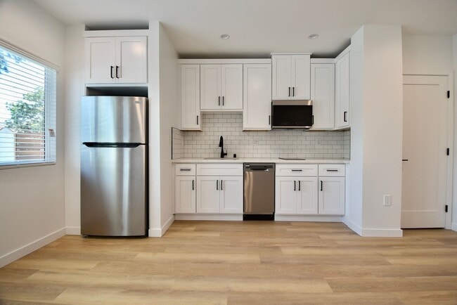 Building Photo - 849 N McCadden Pl