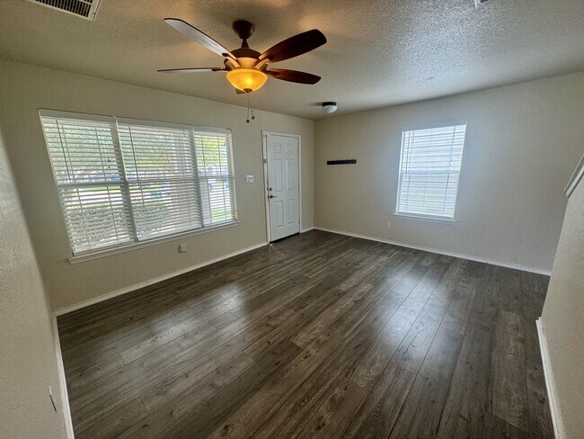 Foto del edificio - 8755 Sunview Park