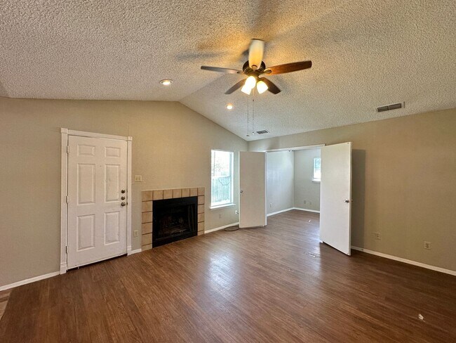 Building Photo - Viewable Now!  Pets Accepted!